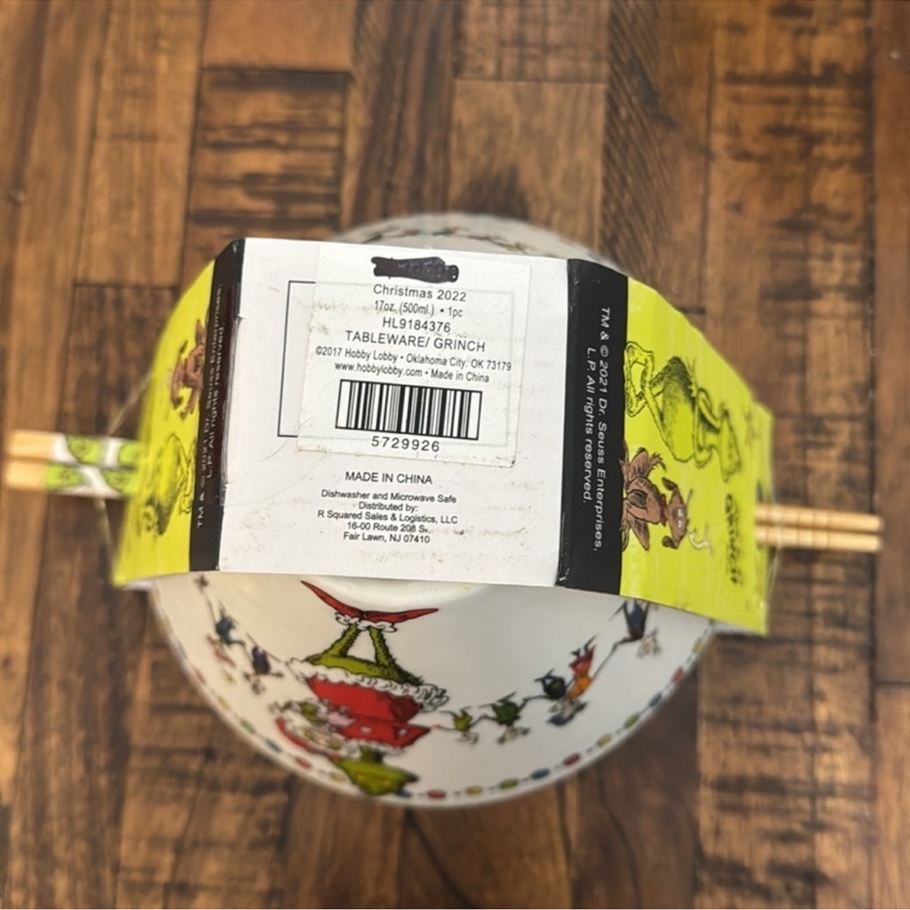 The Grinch Dr. Suess Ramen Bowls set of 2 NWT Chopsticks Christmas Cindy Lou - Picture 7 of 13